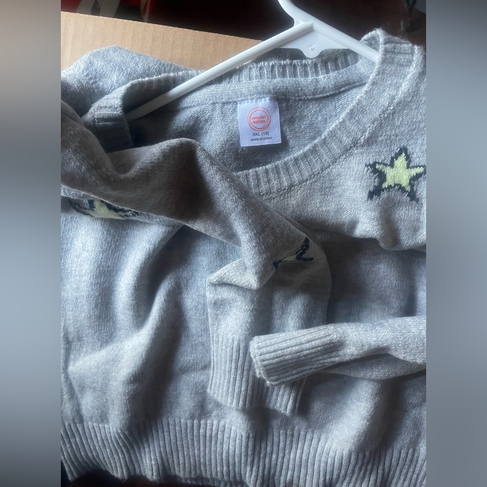 Gray Star Pattern Sweatersize XXL kid - Picture 4 of 6